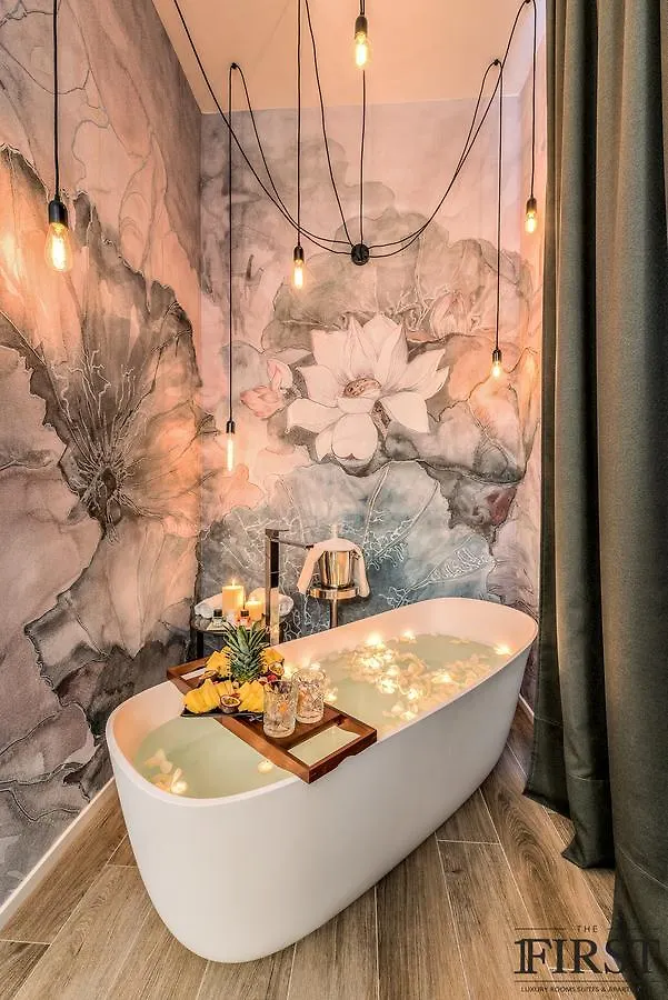 Πανσιόν La Spezia By The First - Luxury Rooms & Suites